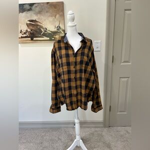Men's Casual Button Down Shirt in Black and Tan Plaid